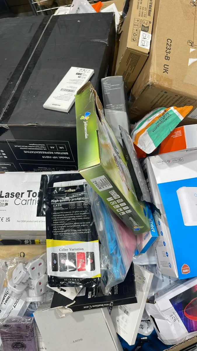 O8gCUKBlTeHNwM Computer accessories - mixed electronics - 1pallet, 664pcs - Image 1
