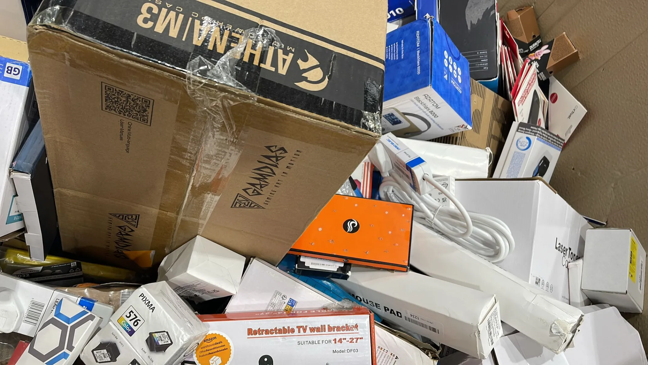 RDSrd6AYk8FzJN Computer accessories - mixed electronics - 1pallet, 634pcs - Image 1