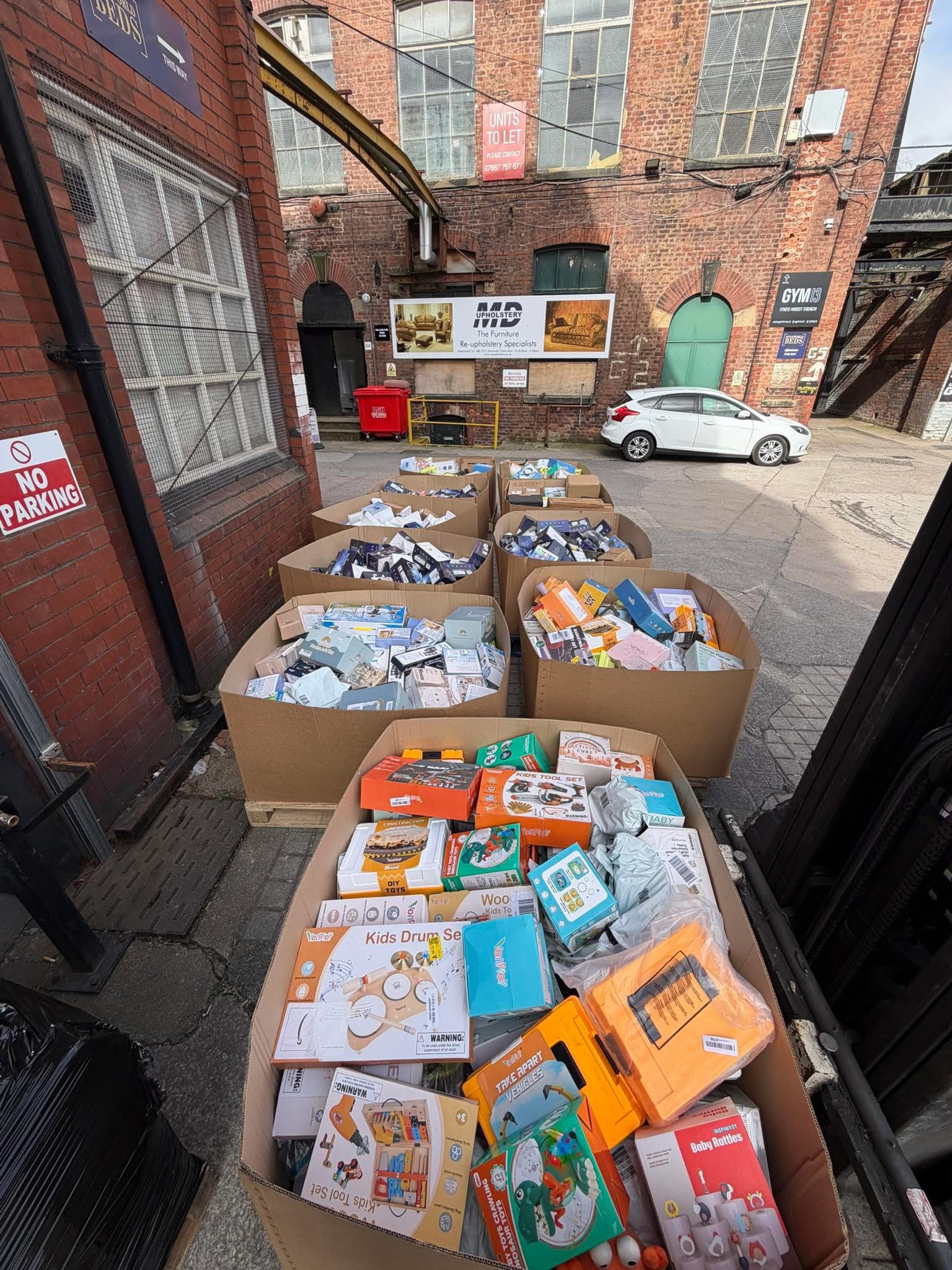 img_3118 16 pallets Amazon smalls - Image 1