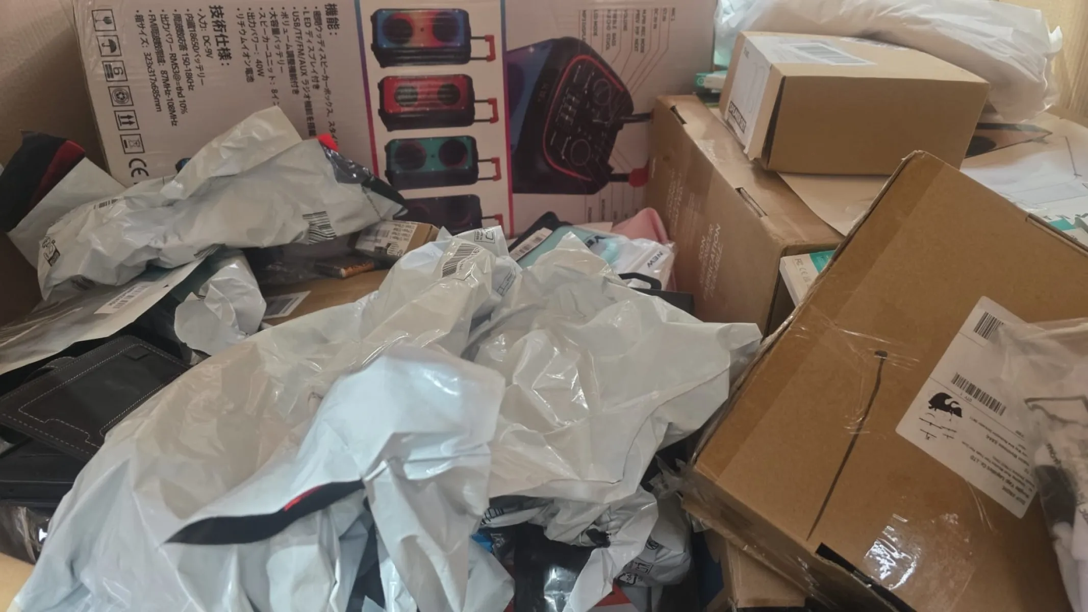 oigmpQur0trjFR (1) Computer accessories - mixed electronics - 1pallet, 228pcs - Image 1