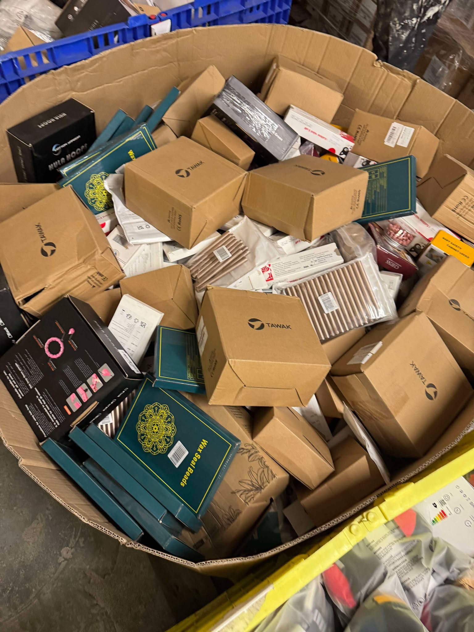 ams1 Amazon Small Items Pallets