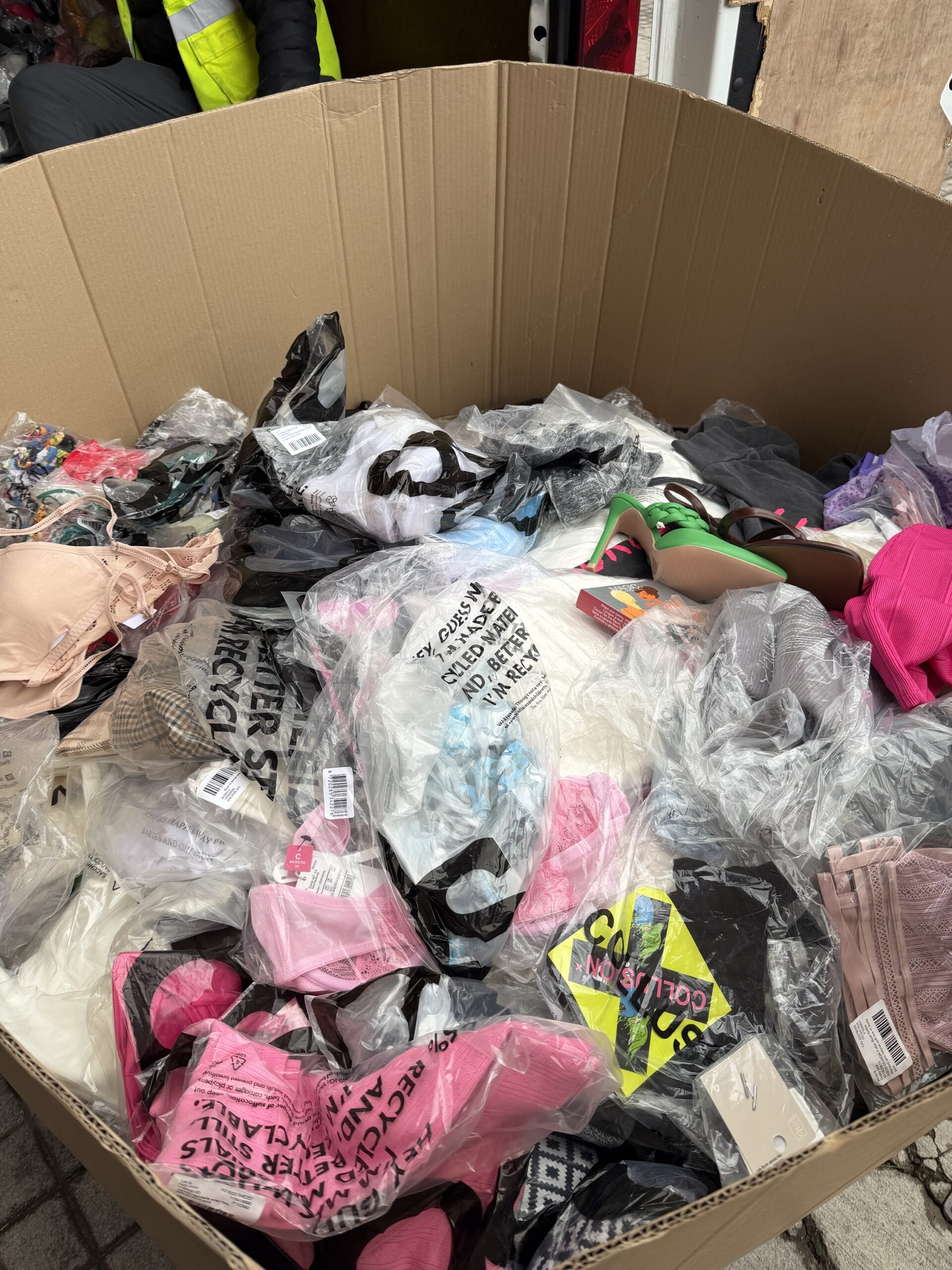 img_3656-scaled (1) Affordable Mixed Clothing Pallets