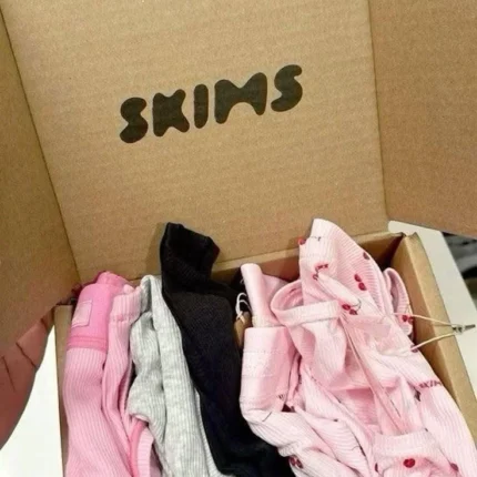 SKIM CLOTHING PALLET