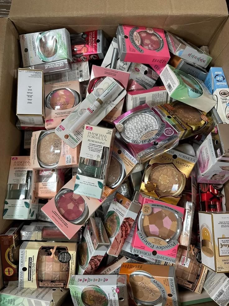 mixed-cosmetic-pallets-1 Mixed Cosmetic Pallets – 450 Skincare & Makeup Products