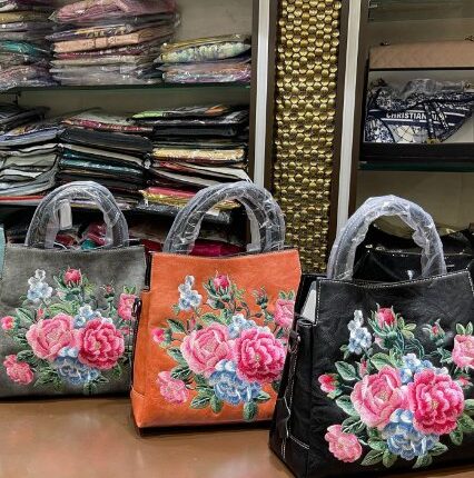Female handbags pallets