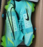 Wholesale Soccer Cleats Pallet: Affordable Inventory - Image 4